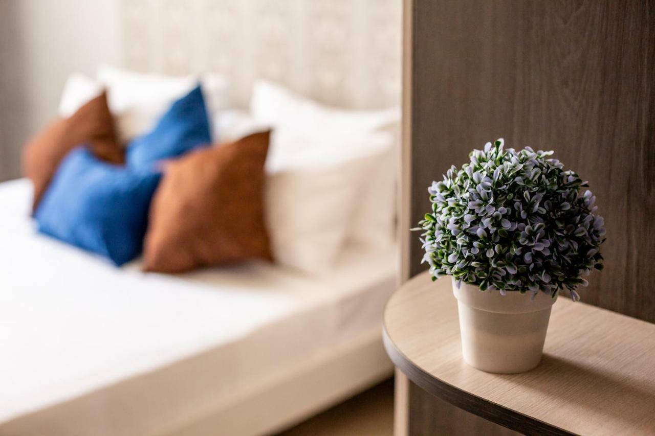 Alfa Apartments Kniazia Romana 11 Лвив Екстериор снимка