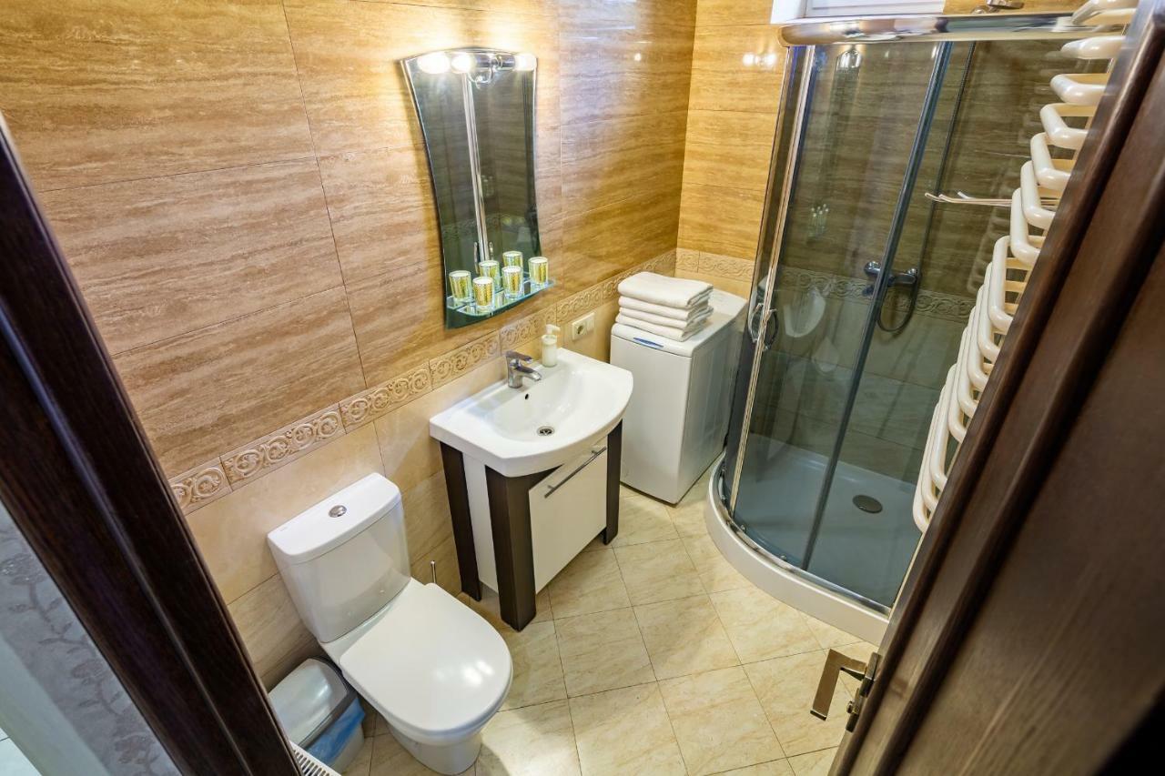 Alfa Apartments Kniazia Romana 11 Лвив Екстериор снимка