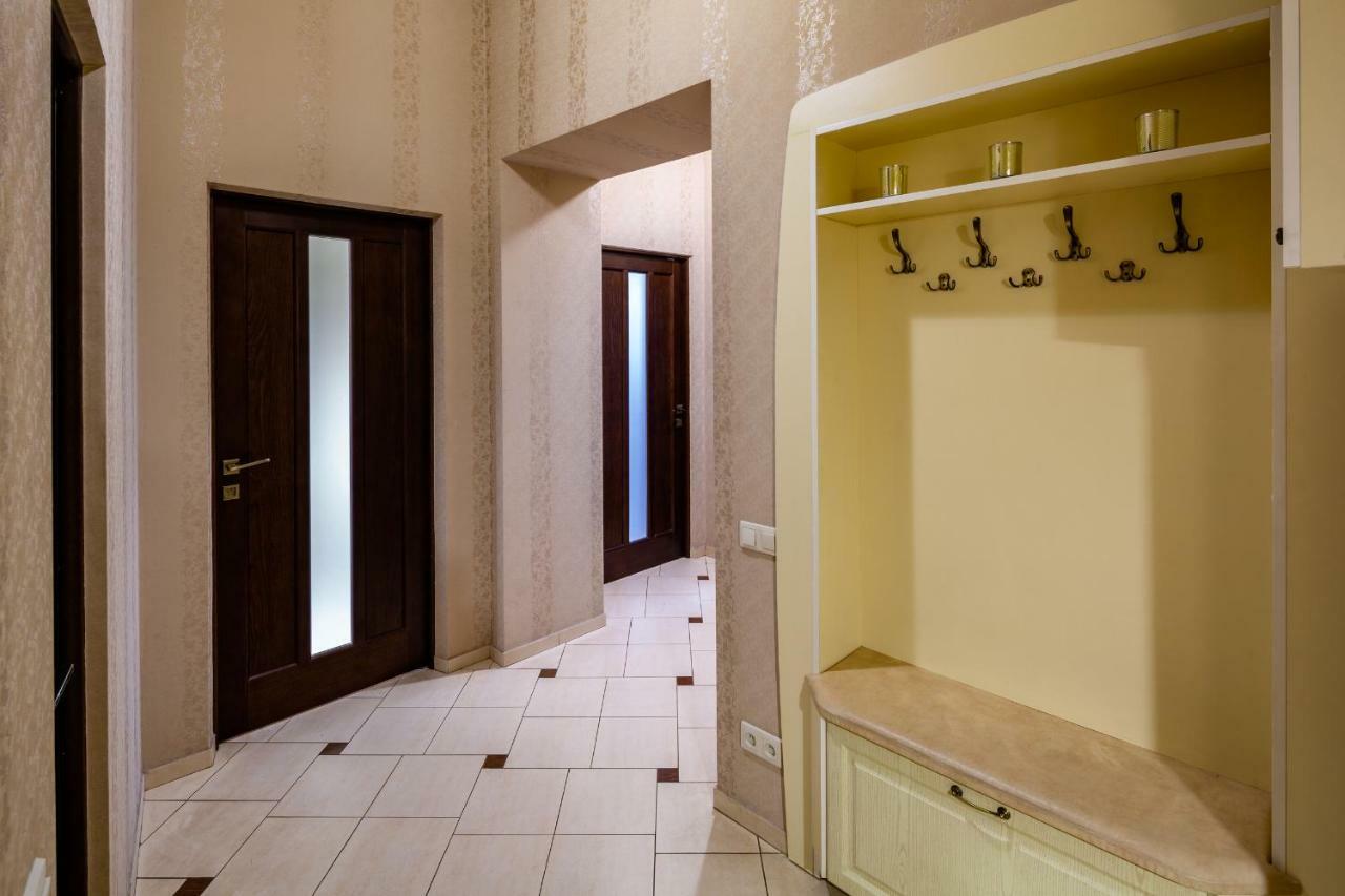 Alfa Apartments Kniazia Romana 11 Лвив Екстериор снимка