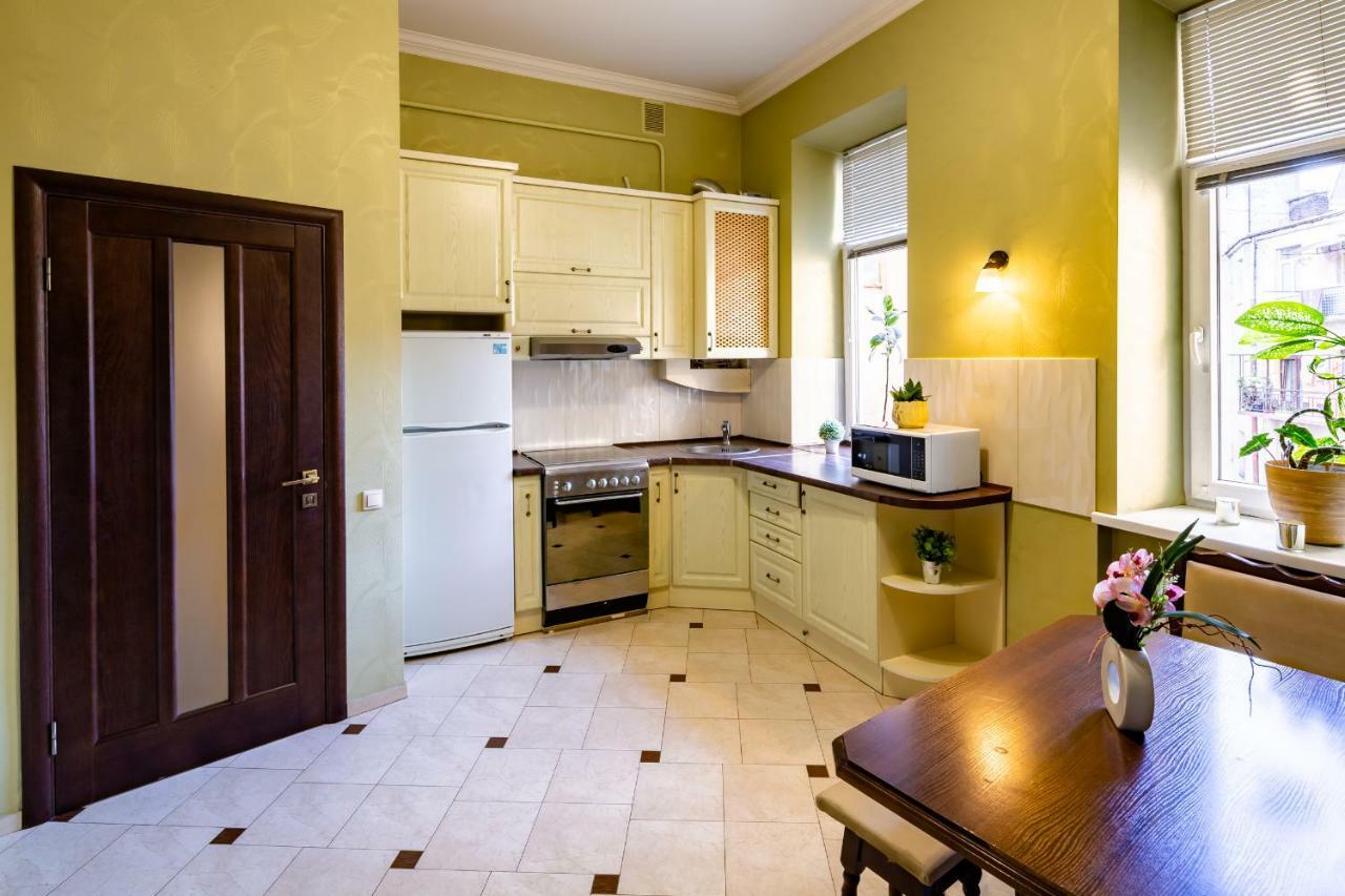 Alfa Apartments Kniazia Romana 11 Лвив Екстериор снимка