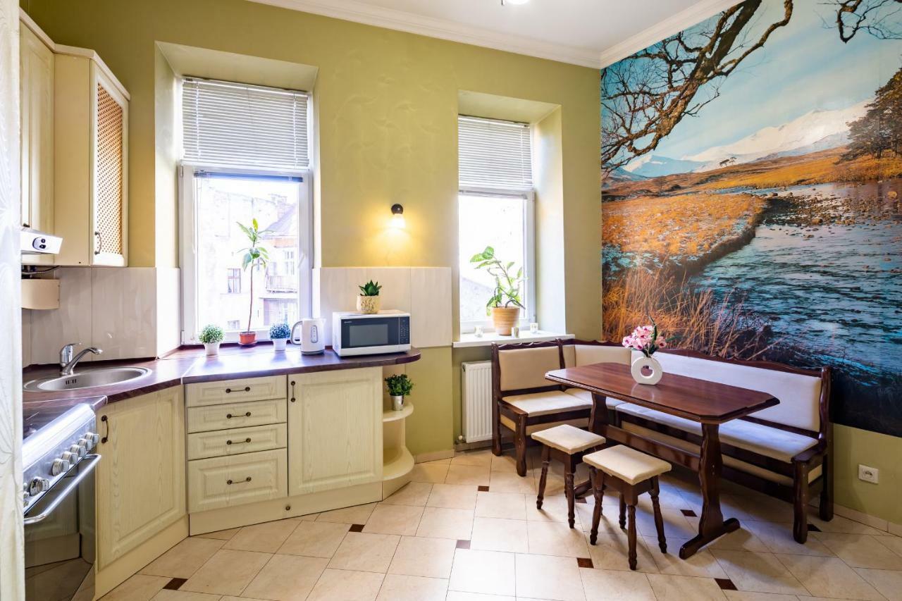 Alfa Apartments Kniazia Romana 11 Лвив Екстериор снимка