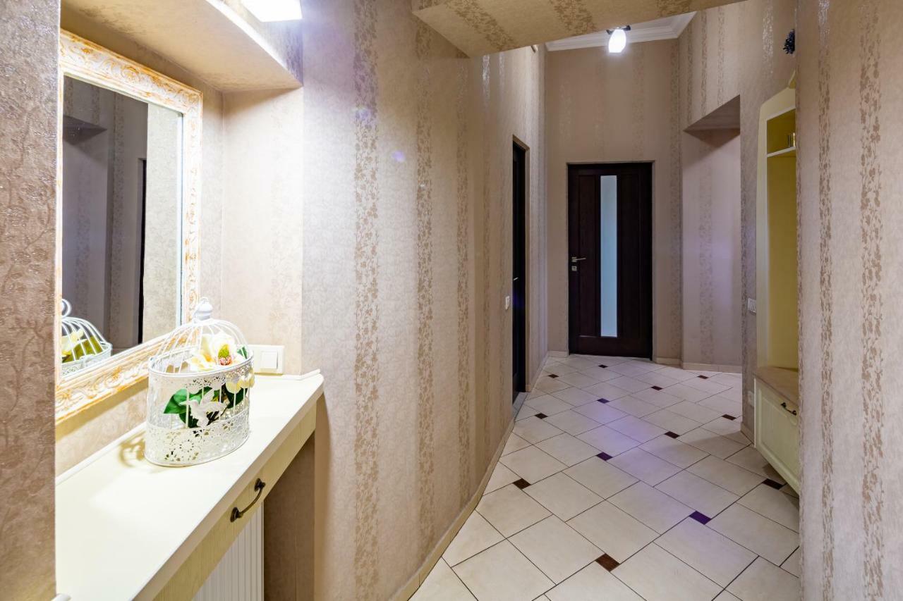 Alfa Apartments Kniazia Romana 11 Лвив Екстериор снимка