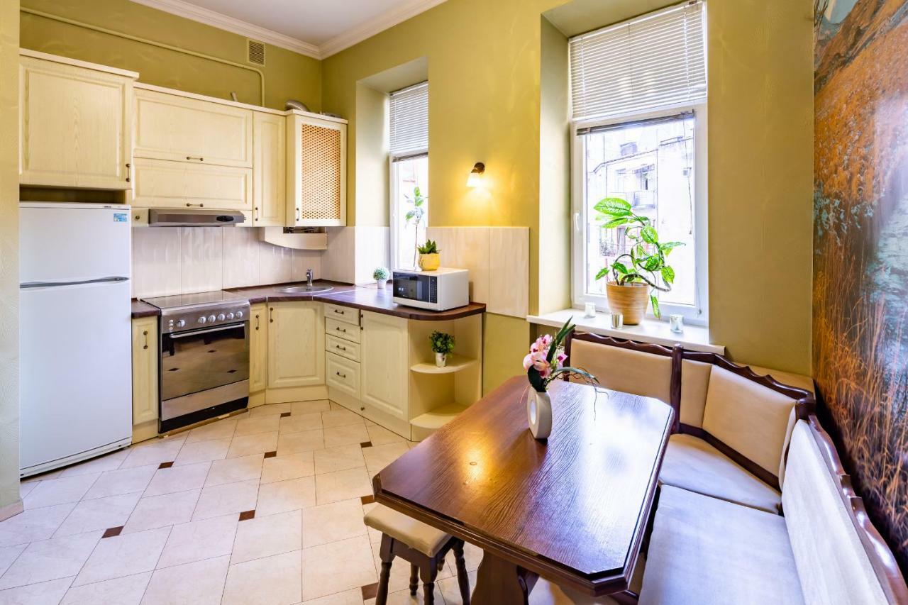 Alfa Apartments Kniazia Romana 11 Лвив Екстериор снимка